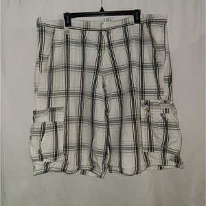 Wrangler Cargo White Gray Plaid Shorts Size 42